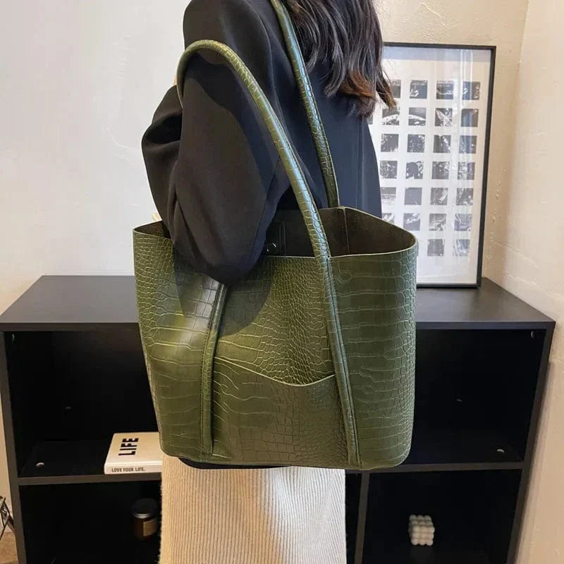 Betina - Schultertasche aus Krokoleder