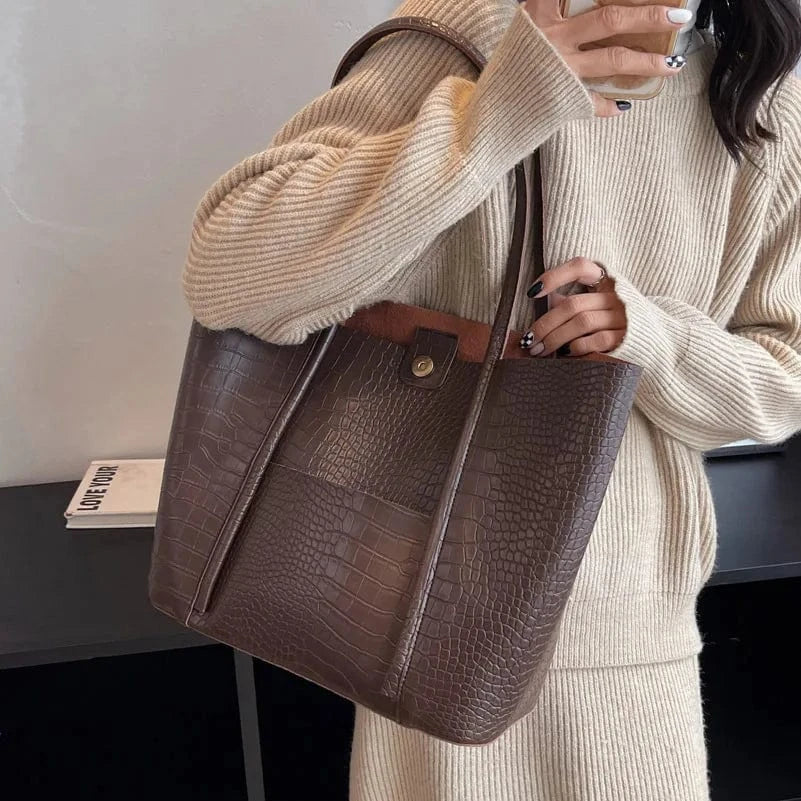 Betina - Schultertasche aus Krokoleder