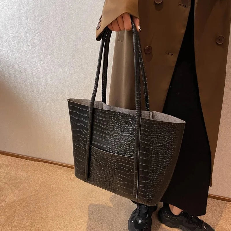 Betina - Schultertasche aus Krokoleder