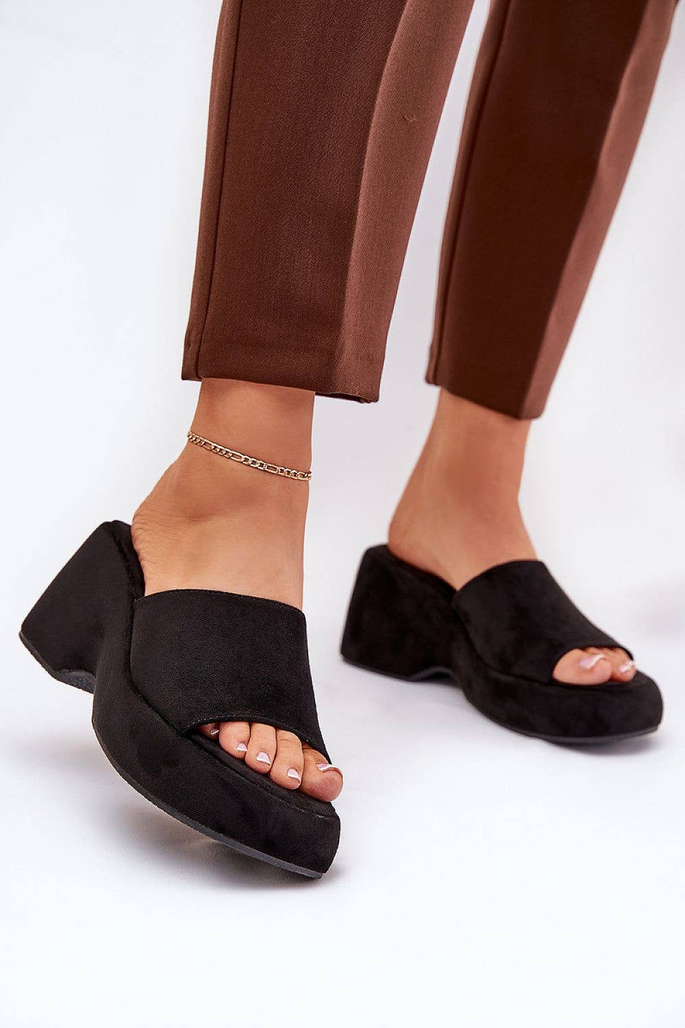 Malaga Drip Mules Modelo 210171 Camina con estilo