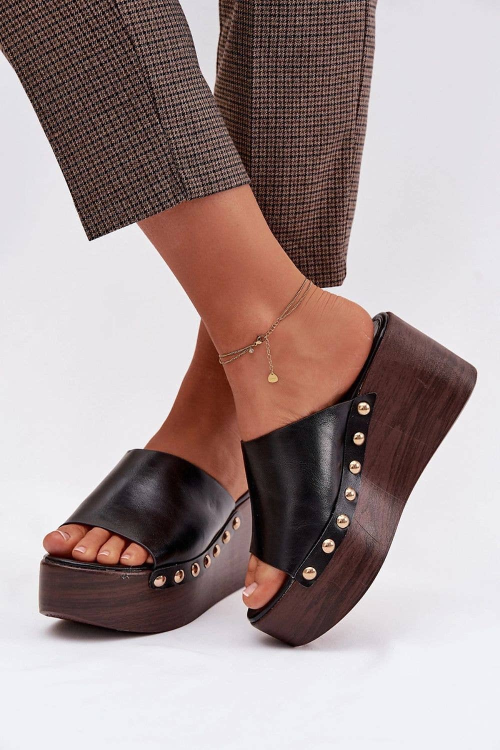 Malaga Drip Mules Modelo 225128 Camina con estilo